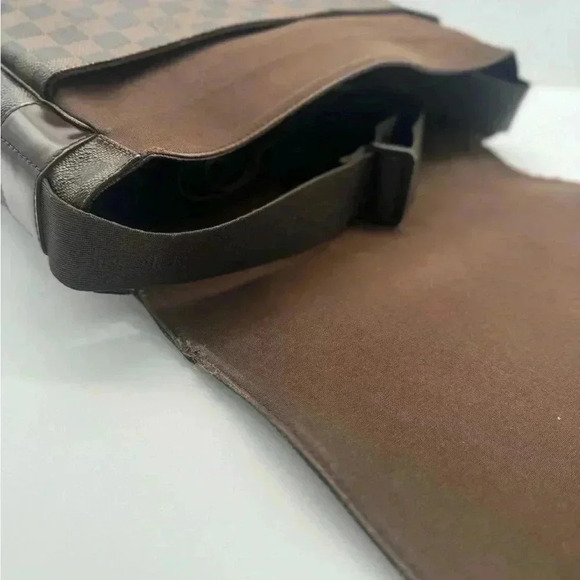 Louis Vuitton Damier Ebene Mens (Can be Unisex Why Not 🤭) - Picture 13 of 14